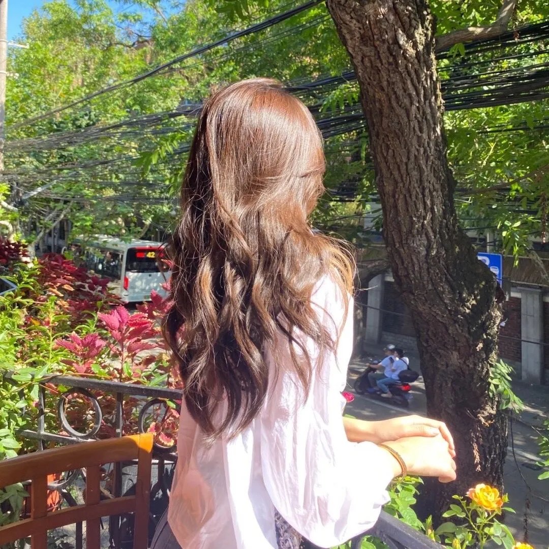 拿针的女孩